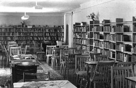 Könyvtárbelső 1967-ben Perkátán